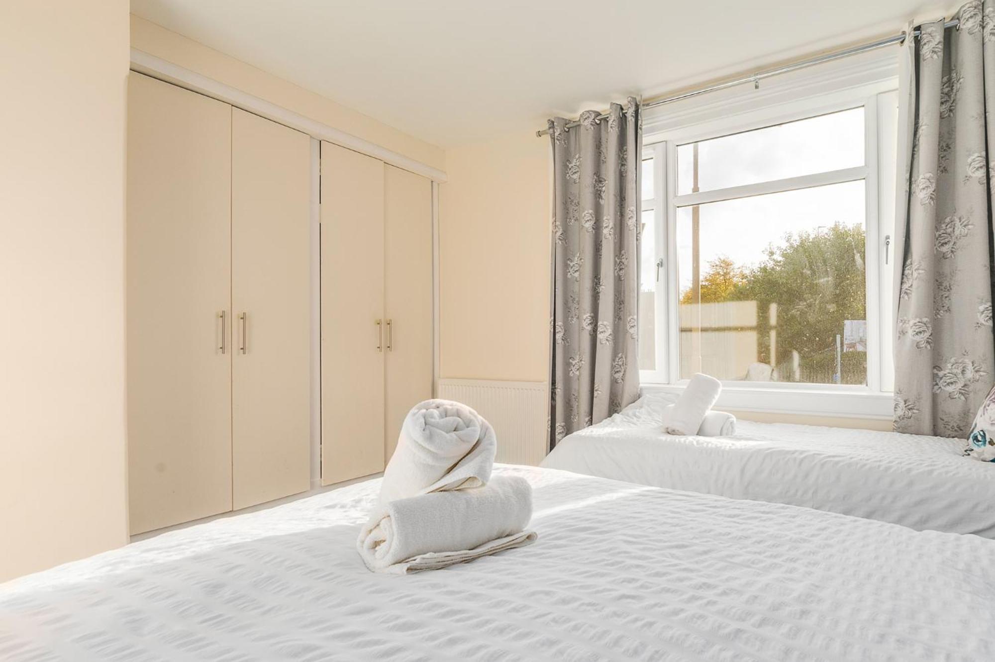 2 Bed Property, Sleeps 5, Free Parking, Near City Centre EDI Eksteriør billede